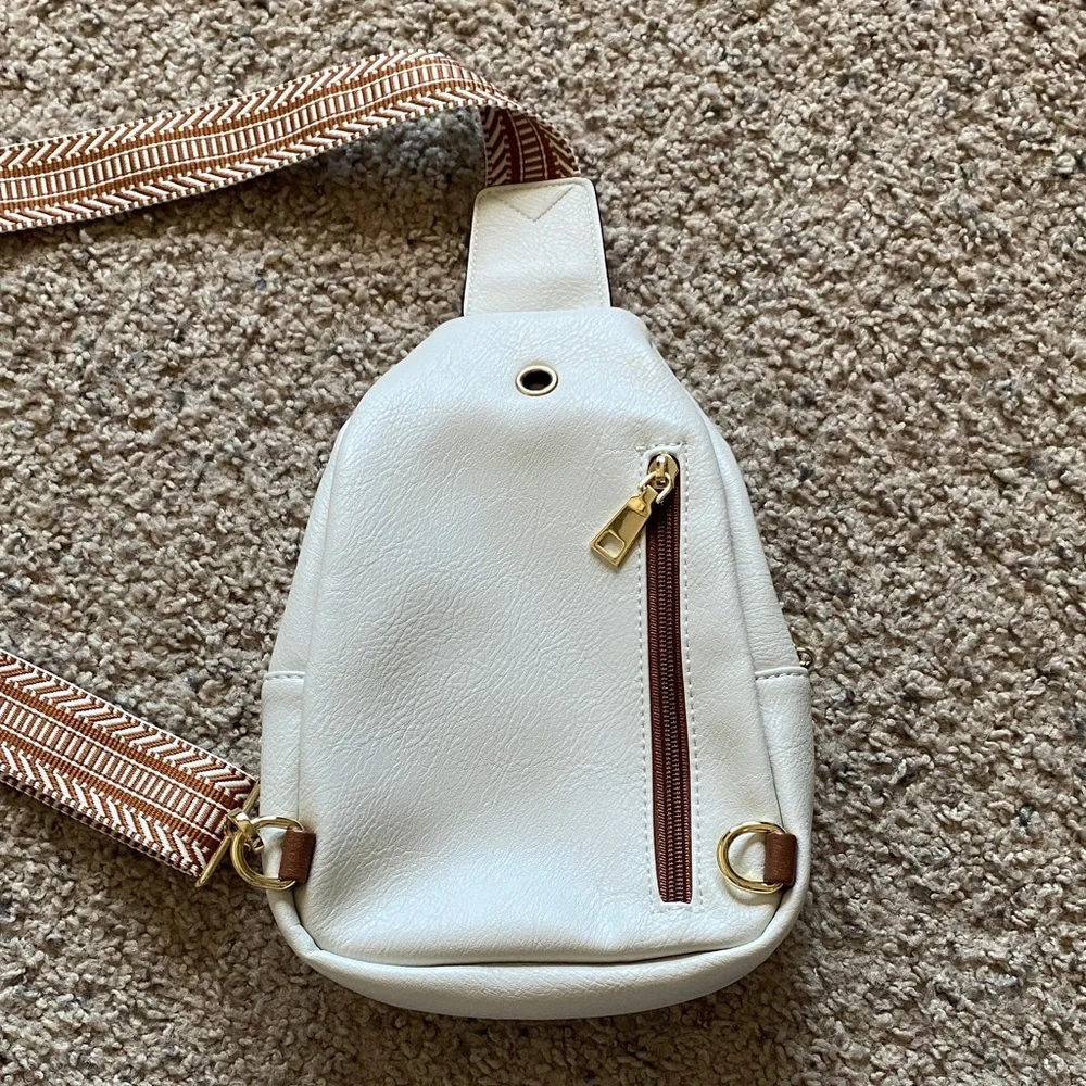 Women’s Stylish Bostanten Cream and Brown Sling Crossbody Purse (NWOT) - Picture 5 of 11